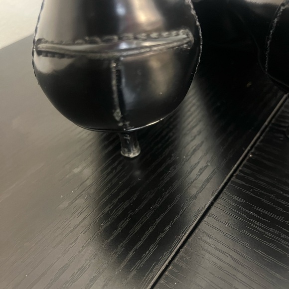 Prada Women's Black Leather Kitten Heels 👠 - Picture 4 of 9